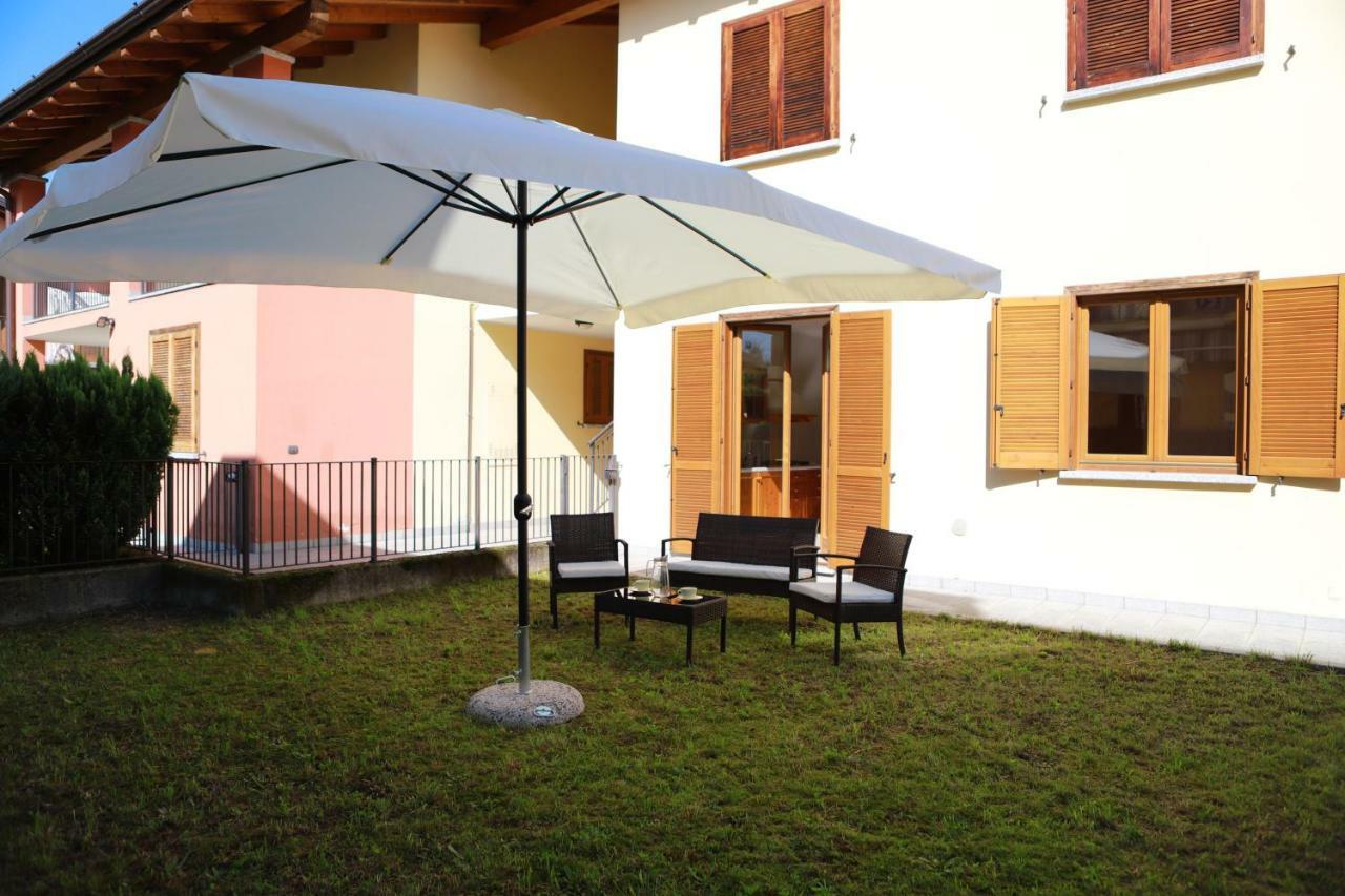 Casa "Giardino Sulla Baia" Appartement Colico Buitenkant foto