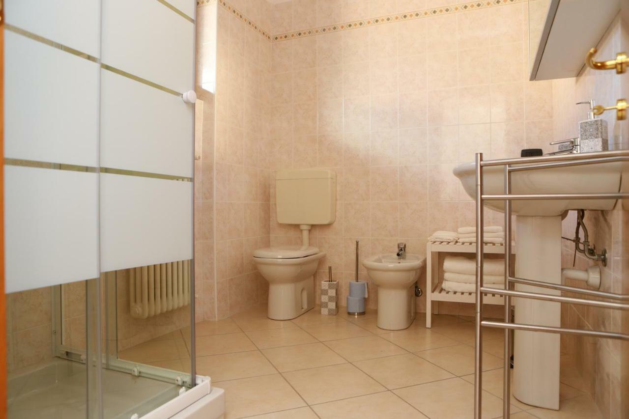 Casa "Giardino Sulla Baia" Appartement Colico Buitenkant foto