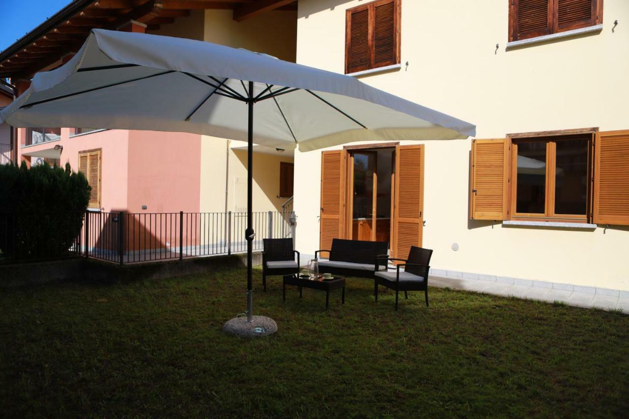 Casa "Giardino Sulla Baia" Appartement Colico Buitenkant foto
