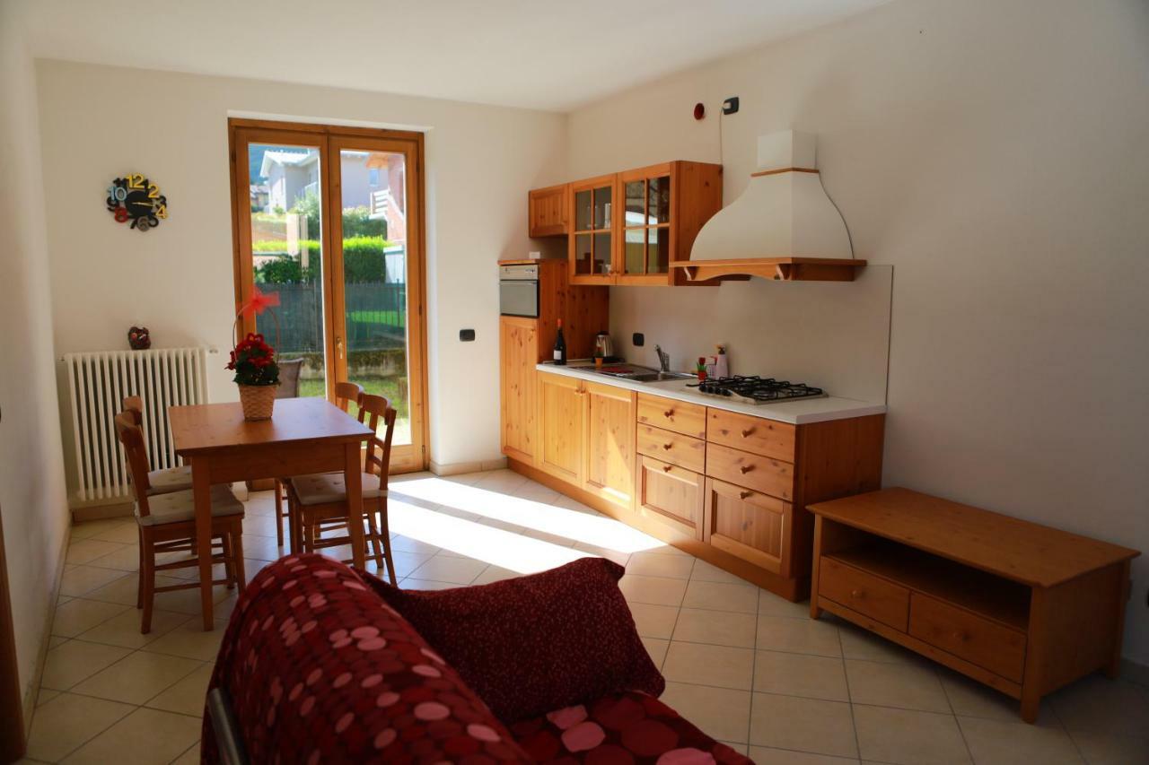 Casa "Giardino Sulla Baia" Appartement Colico Buitenkant foto