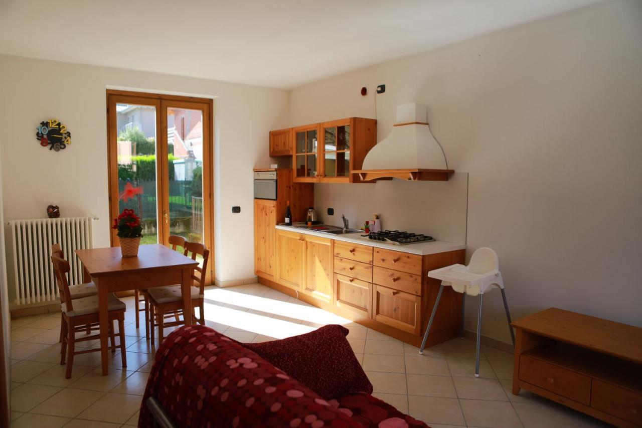 Casa "Giardino Sulla Baia" Appartement Colico Buitenkant foto
